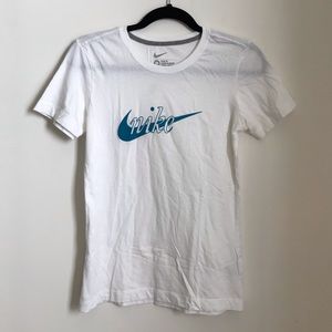 [🍄] nike “cursive logo” tee ♡ m